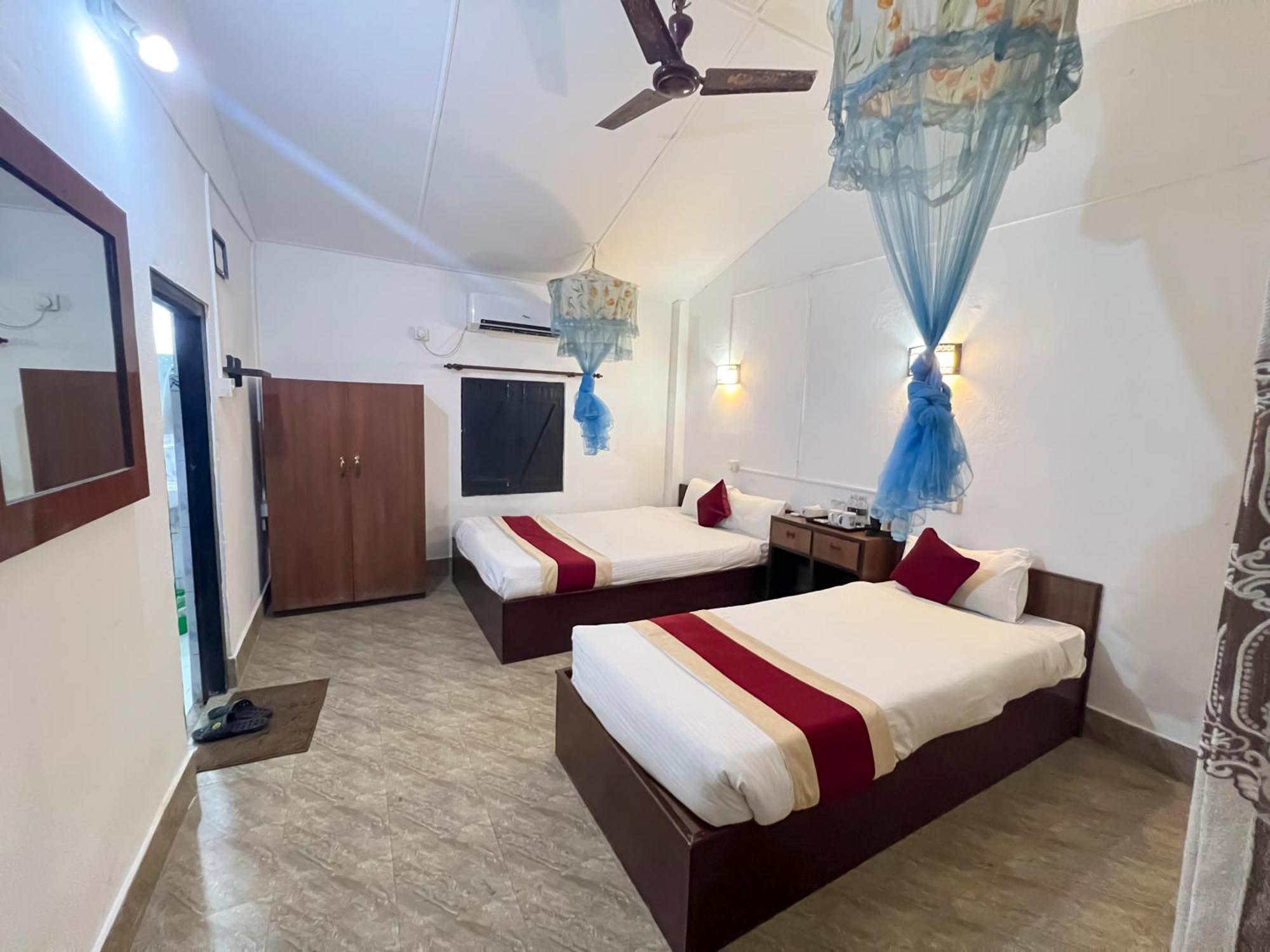 Ama Garden Sauraha Hotel Ngoại thất bức ảnh