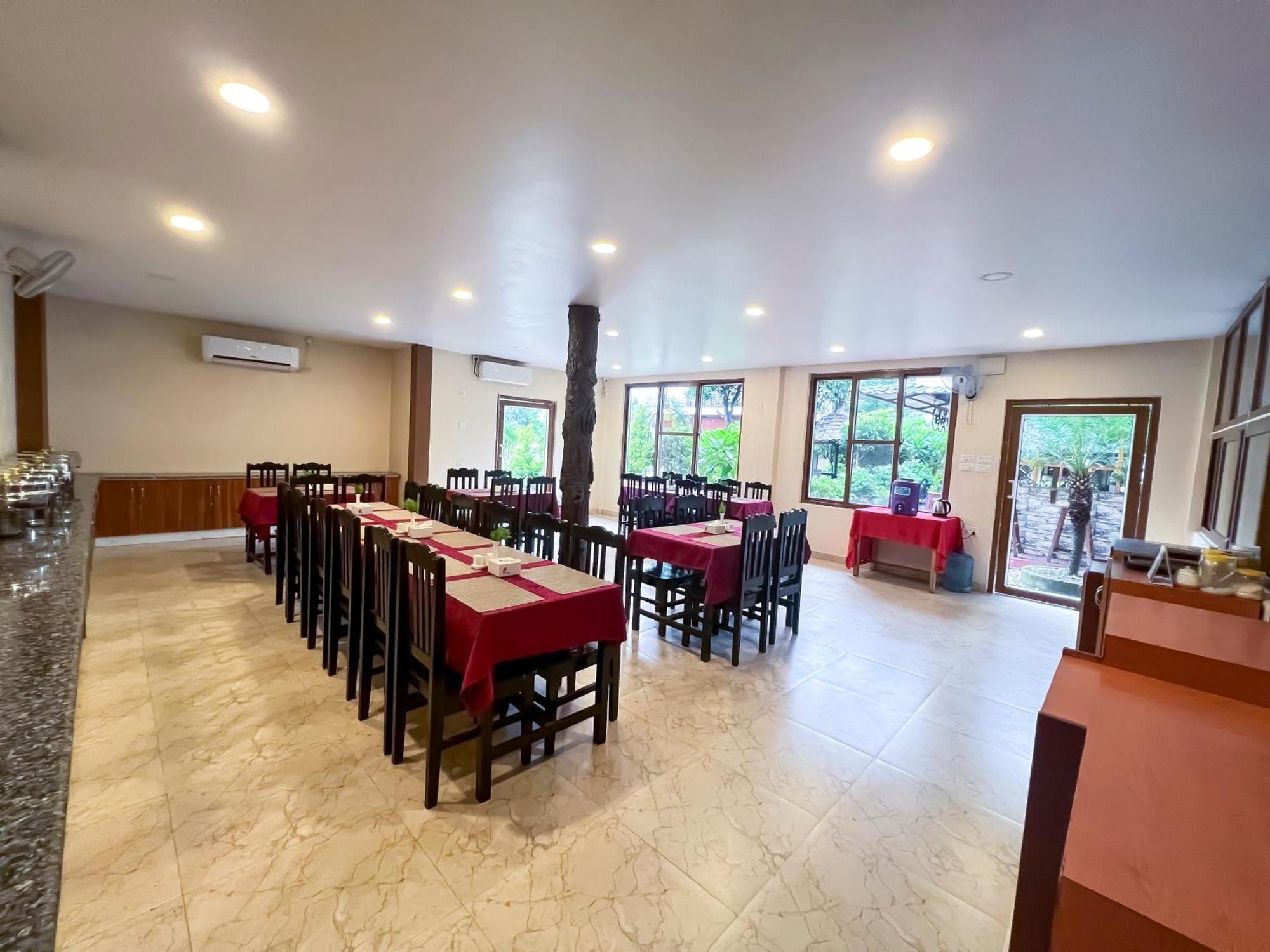 Ama Garden Sauraha Hotel Ngoại thất bức ảnh