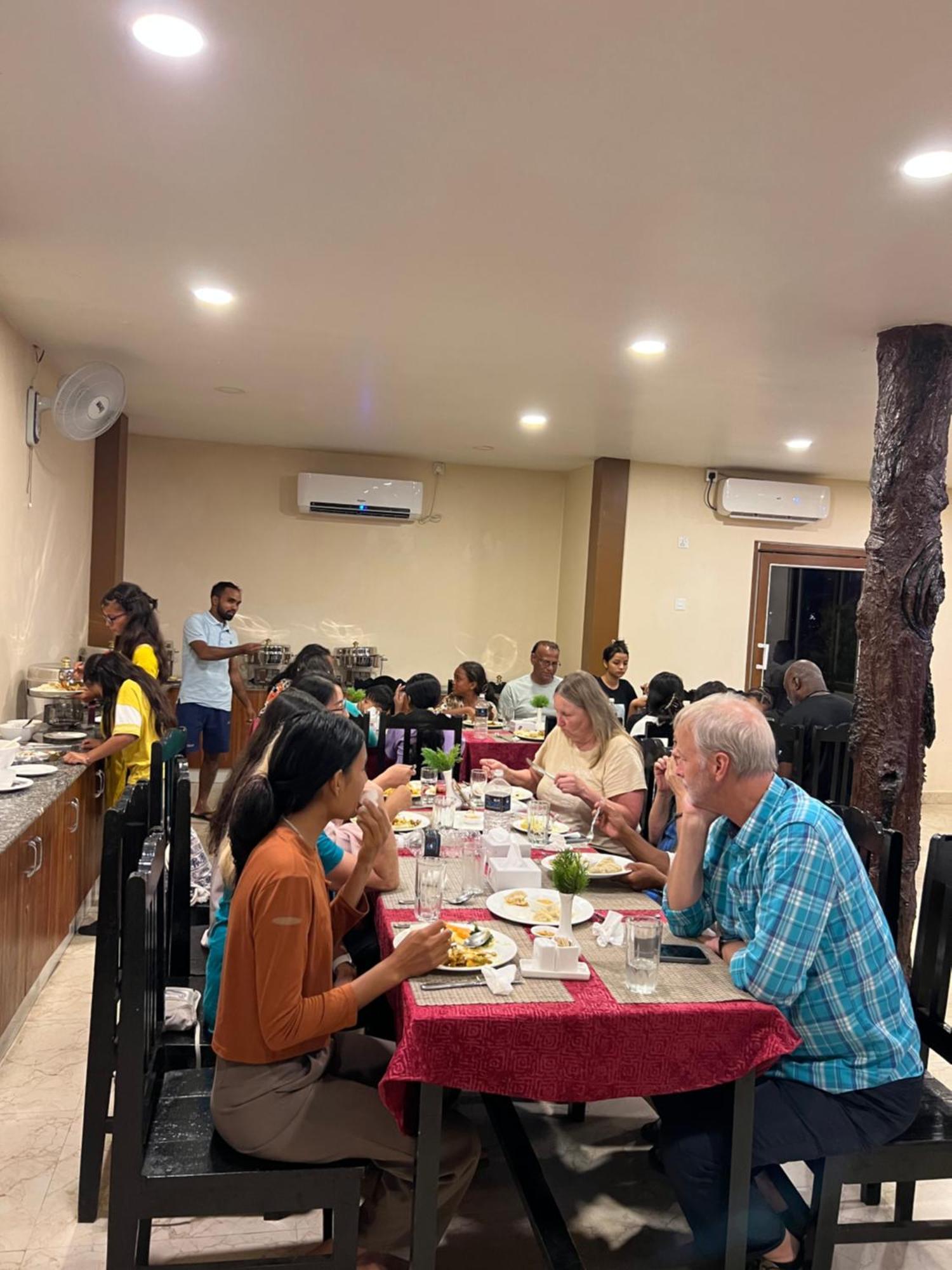 Ama Garden Sauraha Hotel Ngoại thất bức ảnh