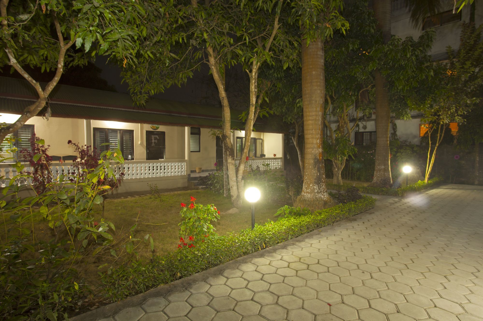 Ama Garden Sauraha Hotel Ngoại thất bức ảnh